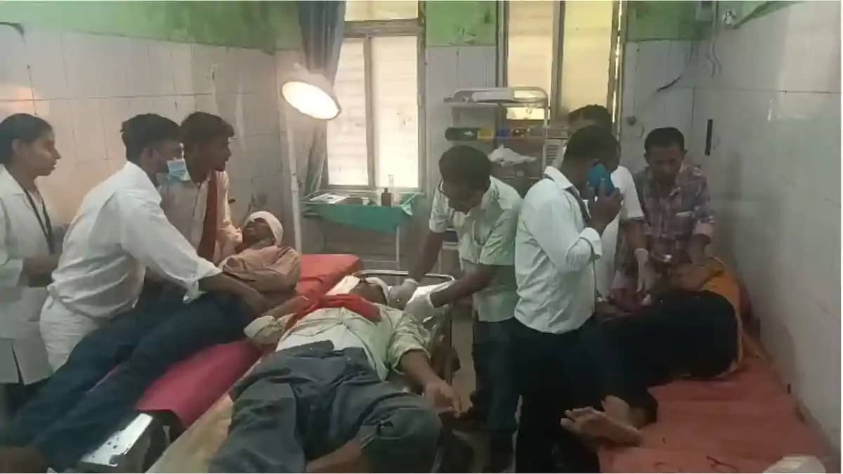हाजीपुर में भीषण सड़क हादसा : रामाशीष चौक ओवरब्रिज पर डिवाइड हाजीपुर में भीषण सड़क हादसा : रामाशीष चौक ओवरब्रिज पर डिवाइड
