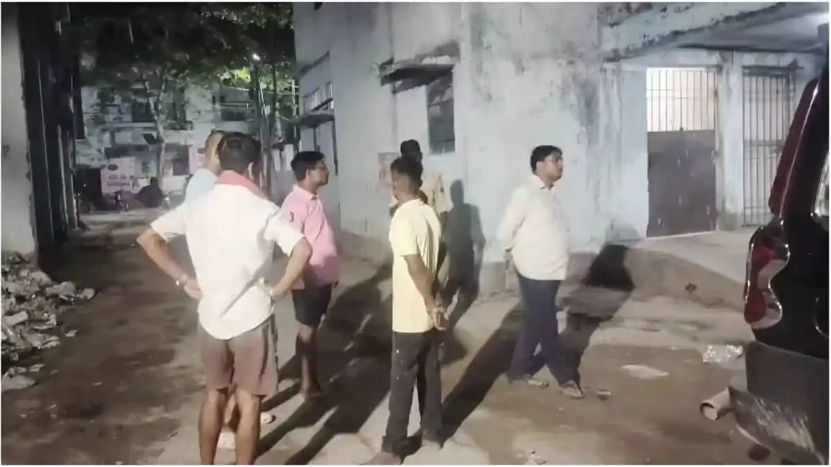 वैशाली में आकाशीय बिजली का कहर: ठनका की चपेट में आने से दो द वैशाली में आकाशीय बिजली का कहर: ठनका की चपेट में आने से दो द