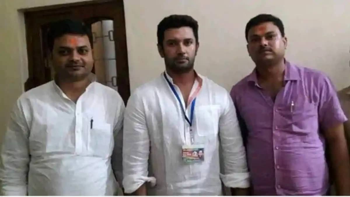 शराबबंदी वाले बिहार में PHED मंत्री के कथित रिश्तेदार पर FIR शराबबंदी वाले बिहार में PHED मंत्री के कथित रिश्तेदार पर FIR
