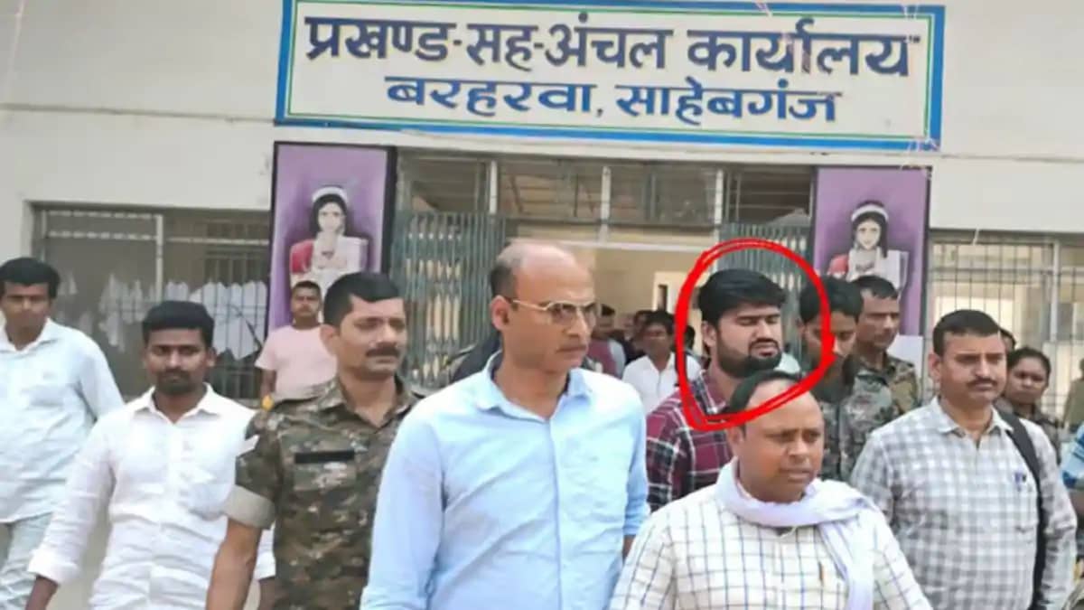 प्रखंड आपूर्ति पदाधिकारी 40 हजार रुपये घूस लेते रंगेहाथ गिरफ प्रखंड आपूर्ति पदाधिकारी 40 हजार रुपये घूस लेते रंगेहाथ गिरफ