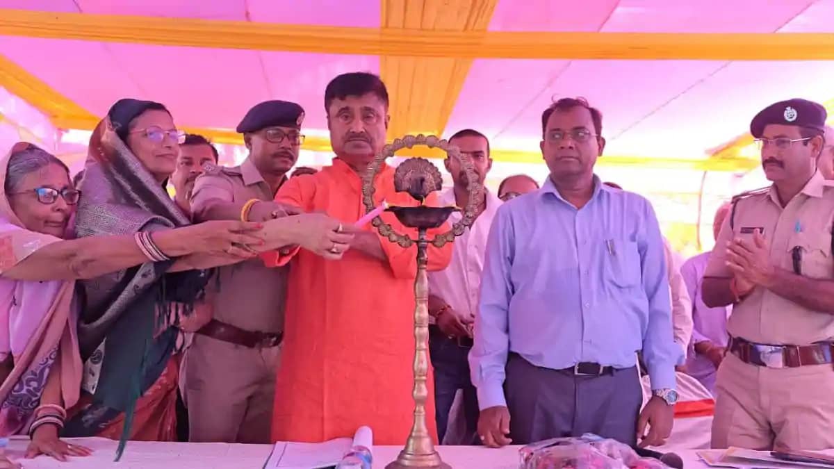 मुजफ्फरपुर के कांटी में 'सहयोग शिविर' का भव्य आगाज: विधायक अ मुजफ्फरपुर के कांटी में 'सहयोग शिविर' का भव्य आगाज: विधायक अ