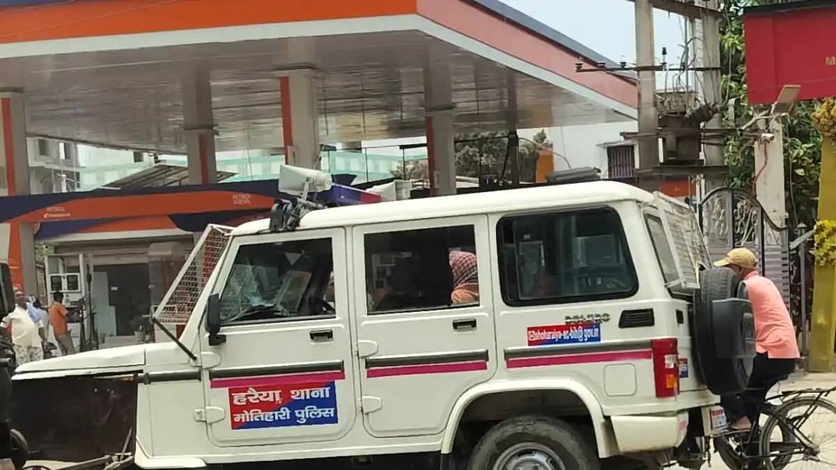 Bihar Crime : मोतिहारी में टुकुर टुकुर देखती रह गयी 'सम्राट Bihar Crime : मोतिहारी में टुकुर टुकुर देखती रह गयी 'सम्राट