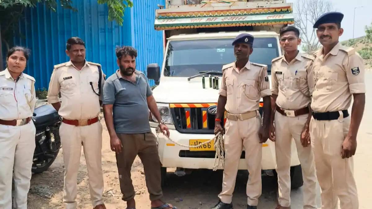 Bihar News : बक्सर में फर्नीचर के भीतर छिपाकर अंबाला से दरभं Bihar News : बक्सर में फर्नीचर के भीतर छिपाकर अंबाला से दरभं