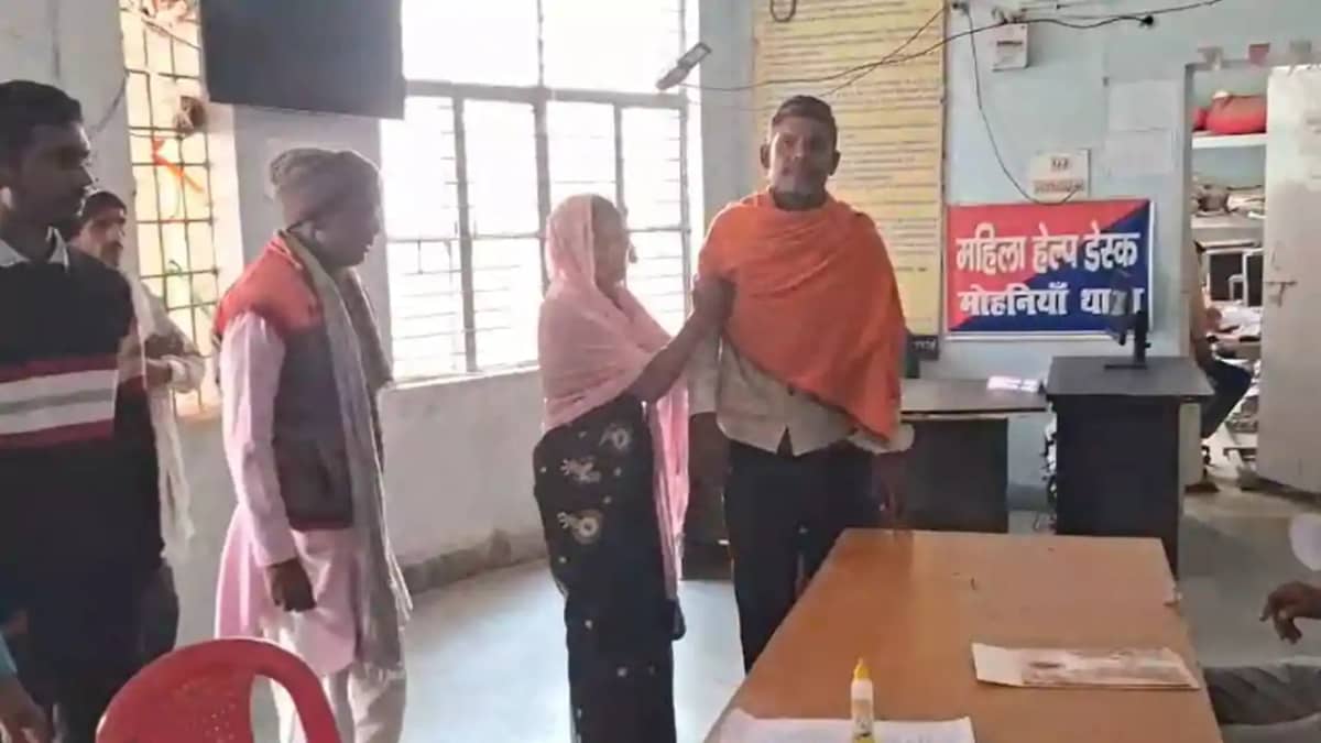 Bihar Crime: कैमूर में जमकर चले लाठी डंडे, तलवारबजी से दहशत Bihar Crime: कैमूर में जमकर चले लाठी डंडे, तलवारबजी से दहशत