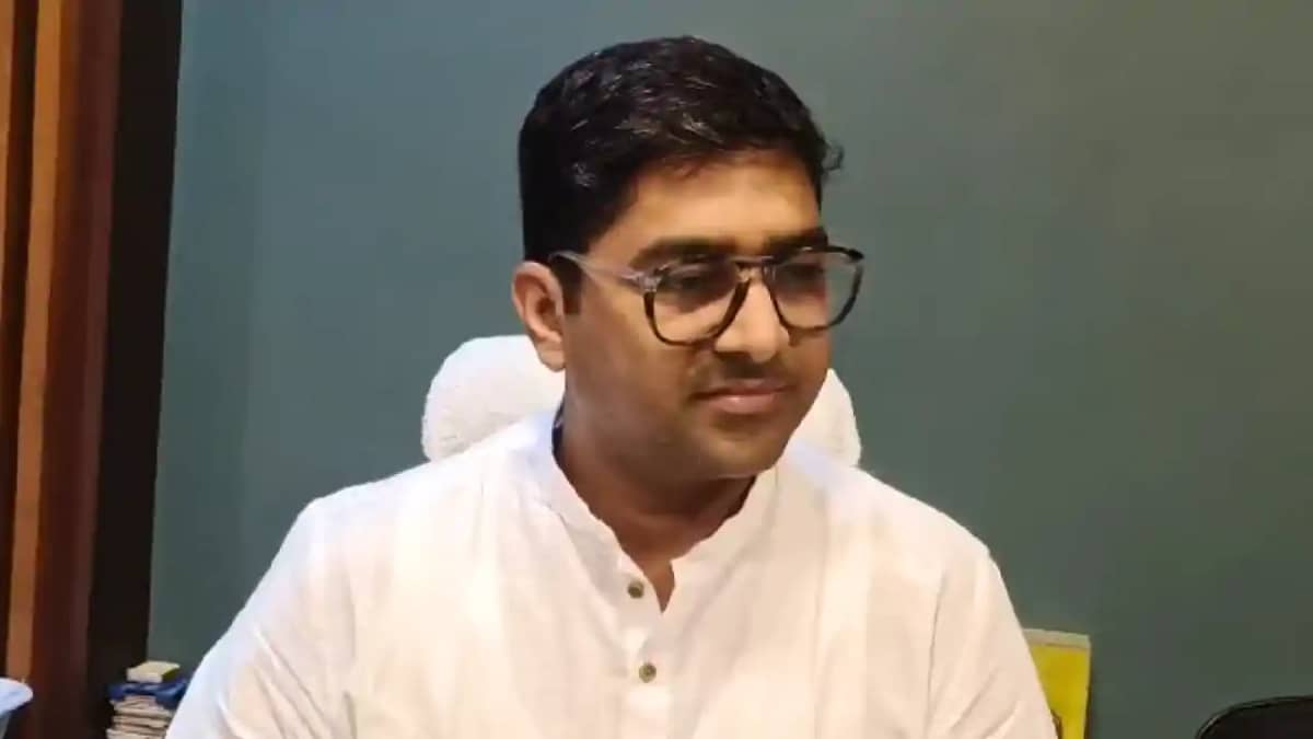 Bihar Election 2025 : पीएम मोदी का गुणगान करनेवाले एमएलसी के Bihar Election 2025 : पीएम मोदी का गुणगान करनेवाले एमएलसी के