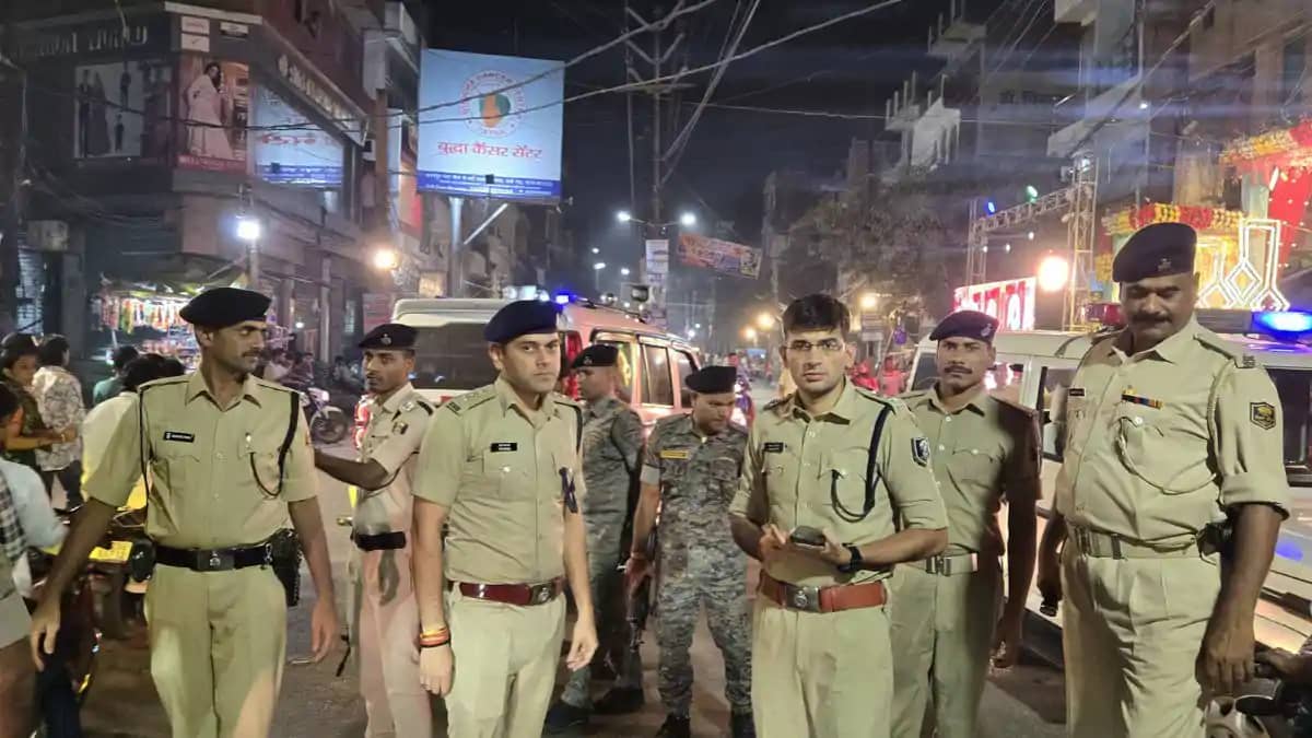 Bihar News: दुर्गा पूजा पंडालों की सुरक्षा पर SP ने संभाली क Bihar News: दुर्गा पूजा पंडालों की सुरक्षा पर SP ने संभाली क