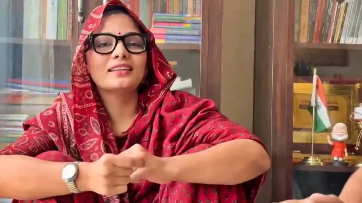 Neha Singh Rathaur : राष्ट्रीय महिला आयोग ने नेहा सिंह राठौर Neha Singh Rathaur : राष्ट्रीय महिला आयोग ने नेहा सिंह राठौर