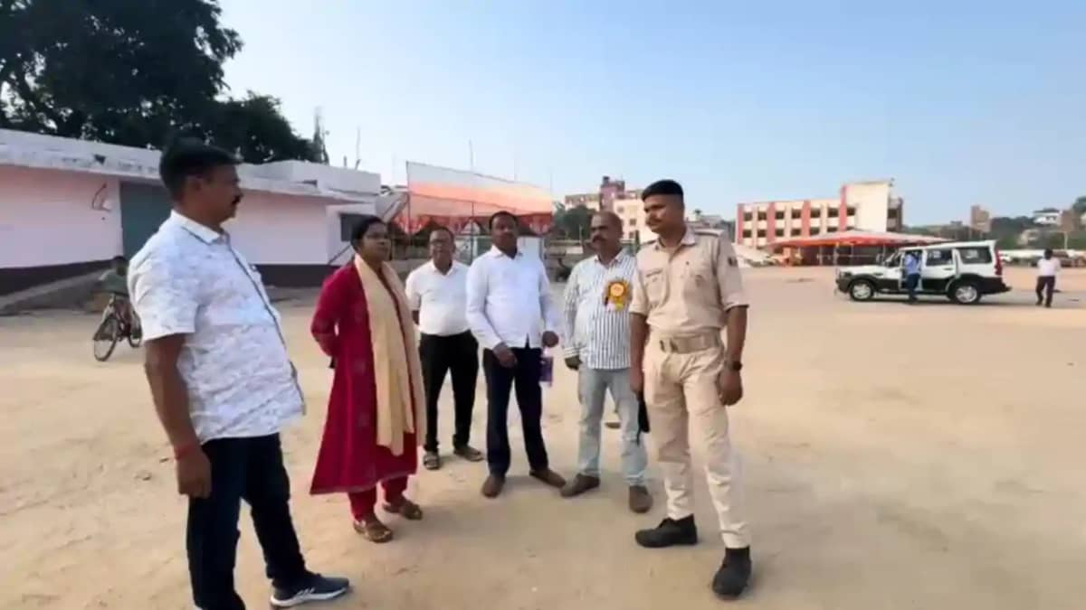 Bihar News : नवादा में रावण वध कार्यक्रम की तैयारी तेज, 50 ह Bihar News : नवादा में रावण वध कार्यक्रम की तैयारी तेज, 50 ह