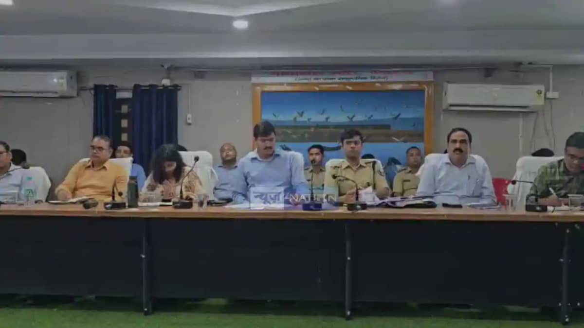 Bihar News: दुर्गा पूजा को लेकर प्रशासन अलर्ट, 16 हज़ार लोग Bihar News: दुर्गा पूजा को लेकर प्रशासन अलर्ट, 16 हज़ार लोग