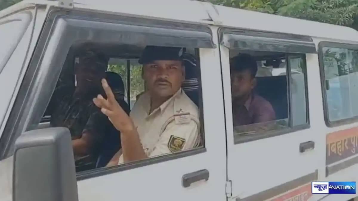 बिहार सड़क हादसा, ट्रक की चपेट में आने से बाइक सवार युवक की बिहार सड़क हादसा, ट्रक की चपेट में आने से बाइक सवार युवक की