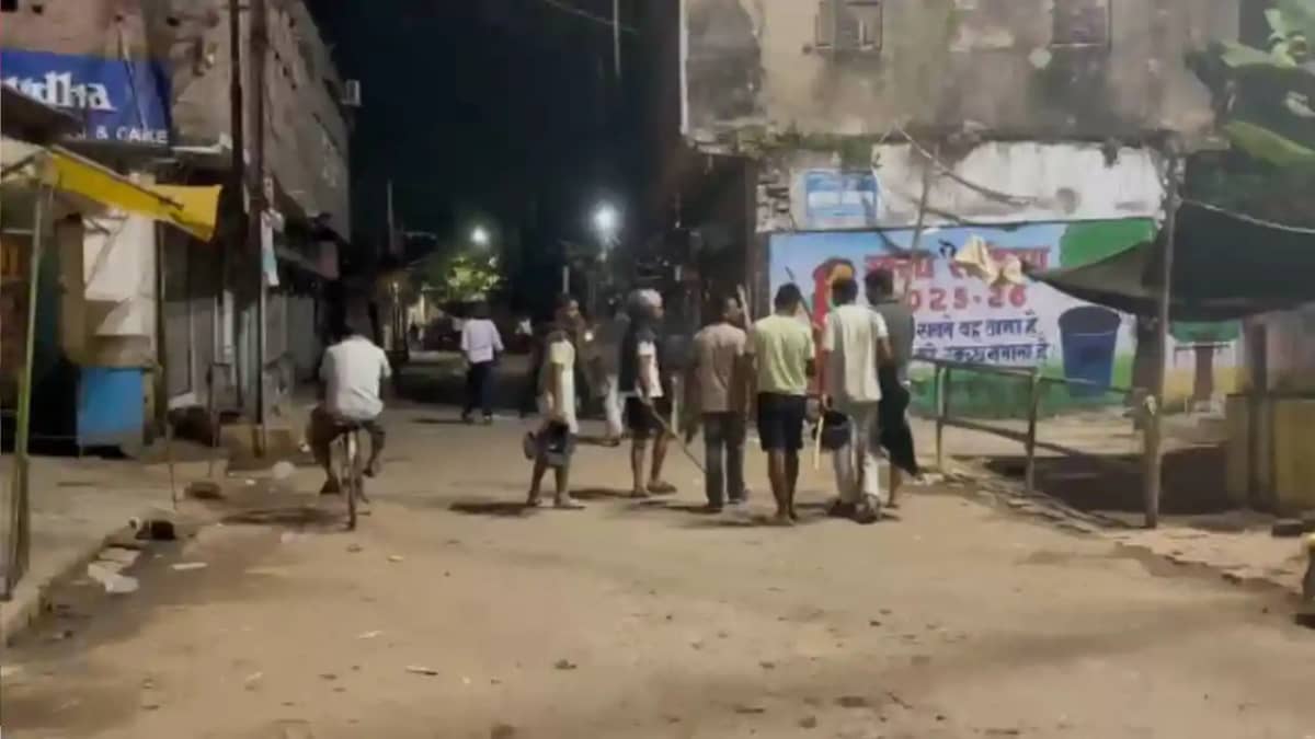 Jamui Stone Pelting on Police Jamui Stone Pelting on Police