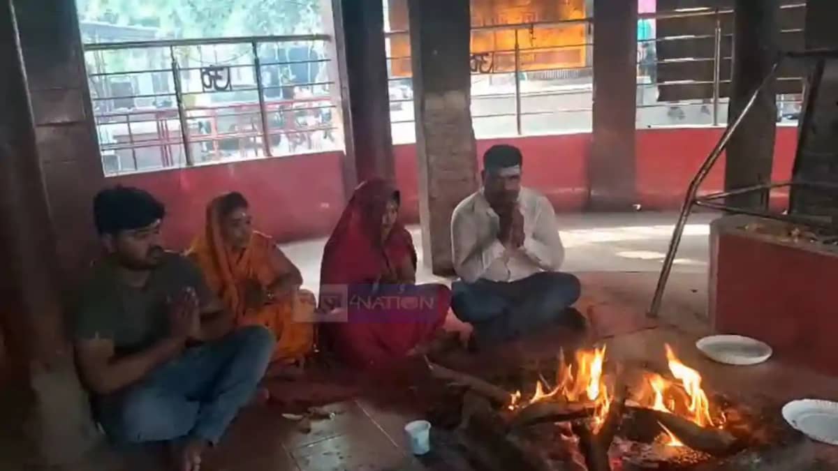 Six Family Members Convert Religion in Vedic Ceremony Six Family Members Convert Religion in Vedic Ceremony