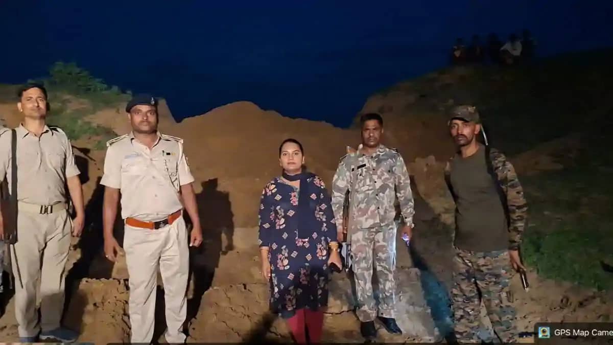 बांका में अवैध बालू खनन पर प्रशासन का शिकंजा: 4 वाहन जब्त, 4 बांका में अवैध बालू खनन पर प्रशासन का शिकंजा: 4 वाहन जब्त, 4