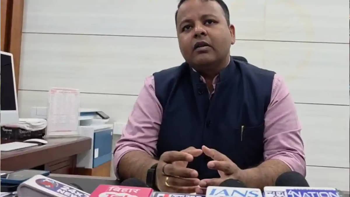 Bihar Flood: गोपालगंज में बाढ़ का खतरा टला, DM बोले-अफवाहों Bihar Flood: गोपालगंज में बाढ़ का खतरा टला, DM बोले-अफवाहों