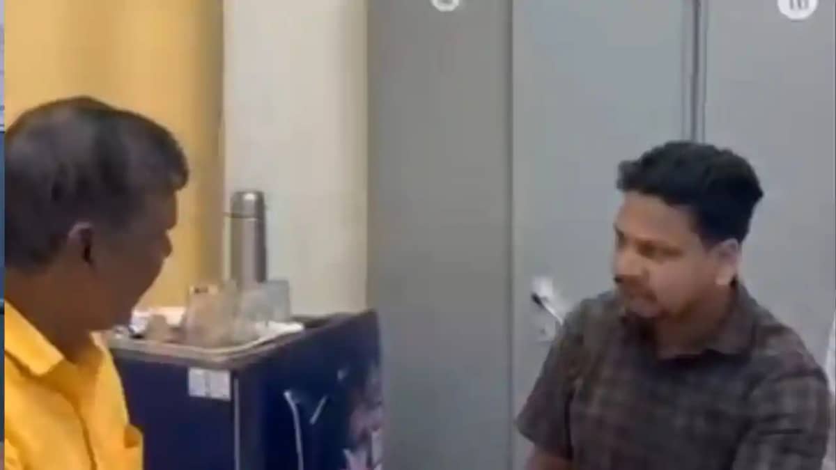 मुंगेर यूनिवर्सिटी में रिजल्ट पर बवाल,पैसे नहीं दिए तो कम नं मुंगेर यूनिवर्सिटी में रिजल्ट पर बवाल,पैसे नहीं दिए तो कम नं