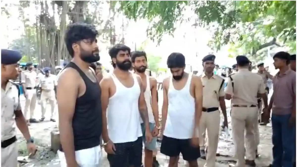 डीएम-एसपी आवास के पास हवाई फायरिंग मामले में पुलिस का बड़ा ए डीएम-एसपी आवास के पास हवाई फायरिंग मामले में पुलिस का बड़ा ए