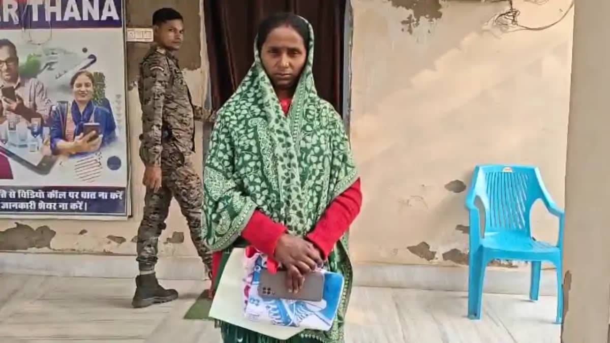 Bihar News : बिहार में देवर ने भाभी के खाते से गायब किये 32 Bihar News : बिहार में देवर ने भाभी के खाते से गायब किये 32