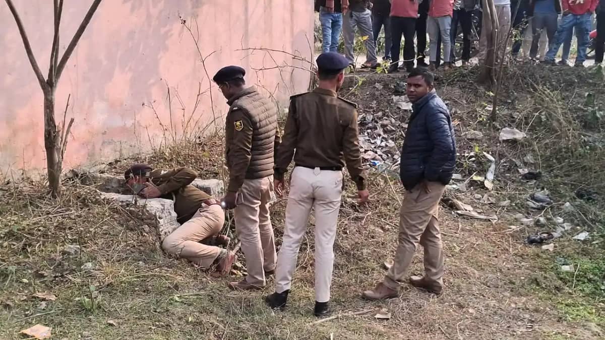 Bihar News : दरभंगा में पुलिस को चकमा देकर अंडरग्राउंड नाले Bihar News : दरभंगा में पुलिस को चकमा देकर अंडरग्राउंड नाले