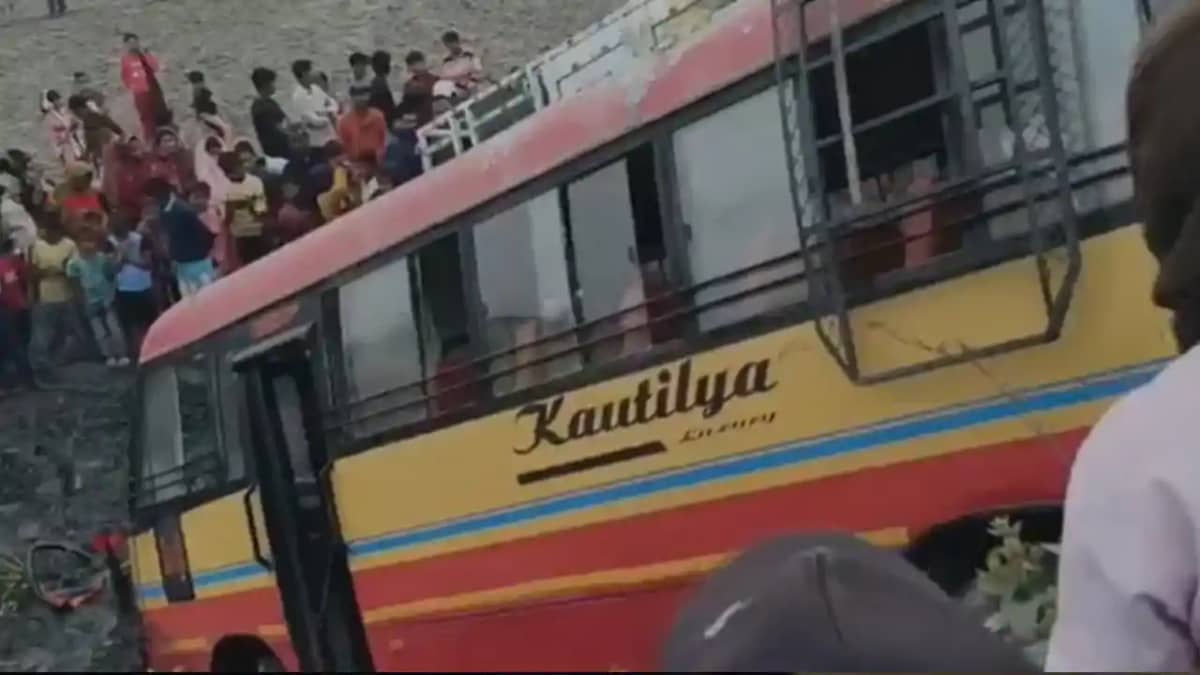 Severe Bus Accident on Katihar-Purnia Route Severe Bus Accident on Katihar-Purnia Route