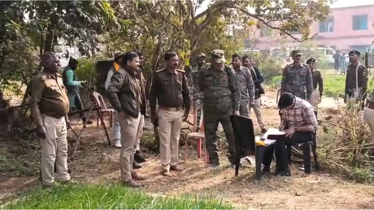 Bihar News : मुंगेर में रिश्ते पर भारी पड़ा जमीन विवाद, दो सग Bihar News : मुंगेर में रिश्ते पर भारी पड़ा जमीन विवाद, दो सग