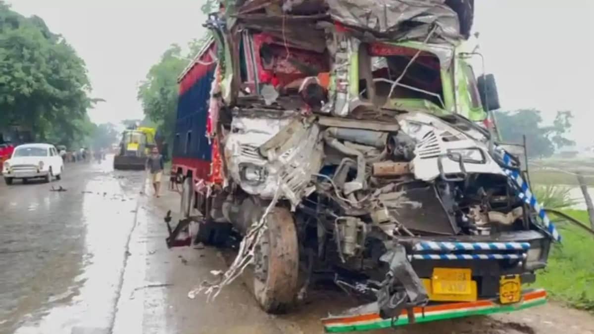 Bihar Road Accident: नालंदा में ट्रक और गैस टैंकर के बीच हुई Bihar Road Accident: नालंदा में ट्रक और गैस टैंकर के बीच हुई