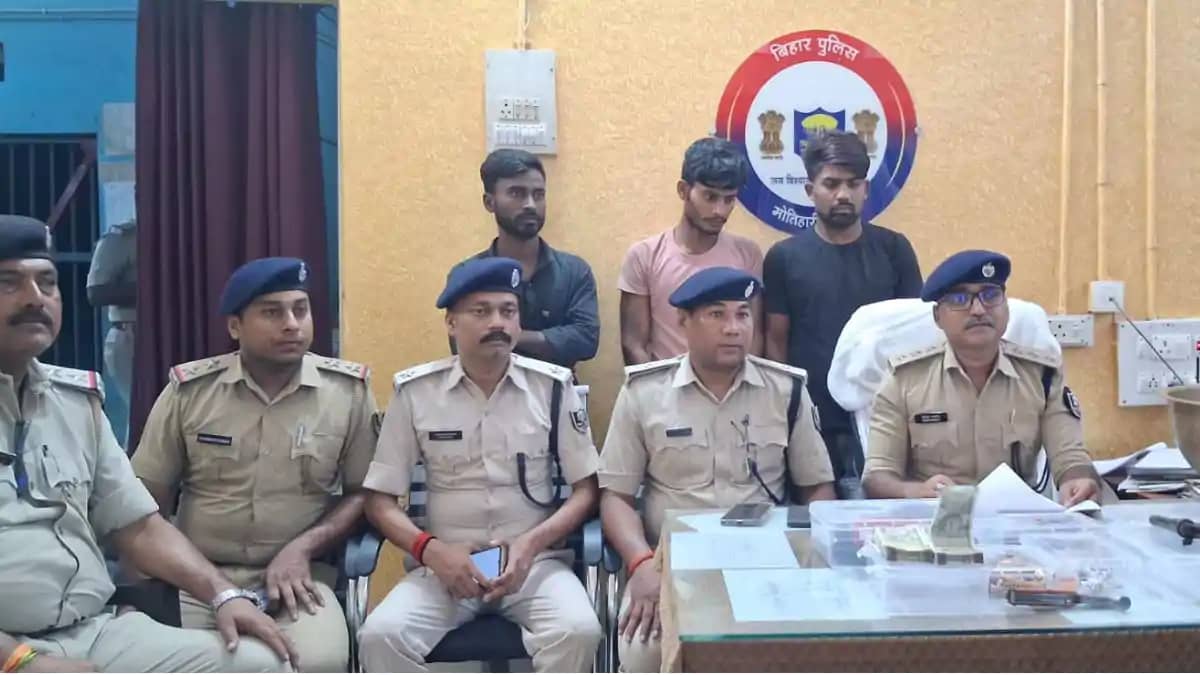 पुलिस को बड़ी कामयाबी : 20 चोरी कांडों का पर्दाफाश, लाखों के पुलिस को बड़ी कामयाबी : 20 चोरी कांडों का पर्दाफाश, लाखों के