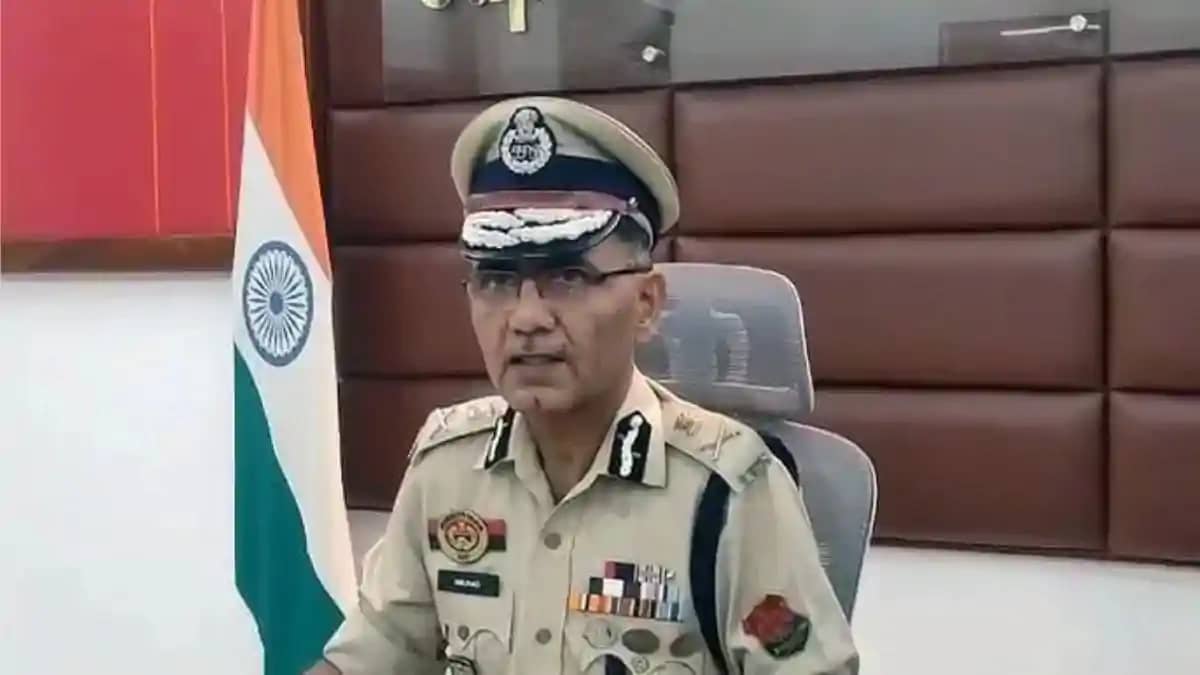 बड़ी खबर : पुलिस मुख्यालय में मृत पाए गए त्रिपुरा के DGP अनु बड़ी खबर : पुलिस मुख्यालय में मृत पाए गए त्रिपुरा के DGP अनु