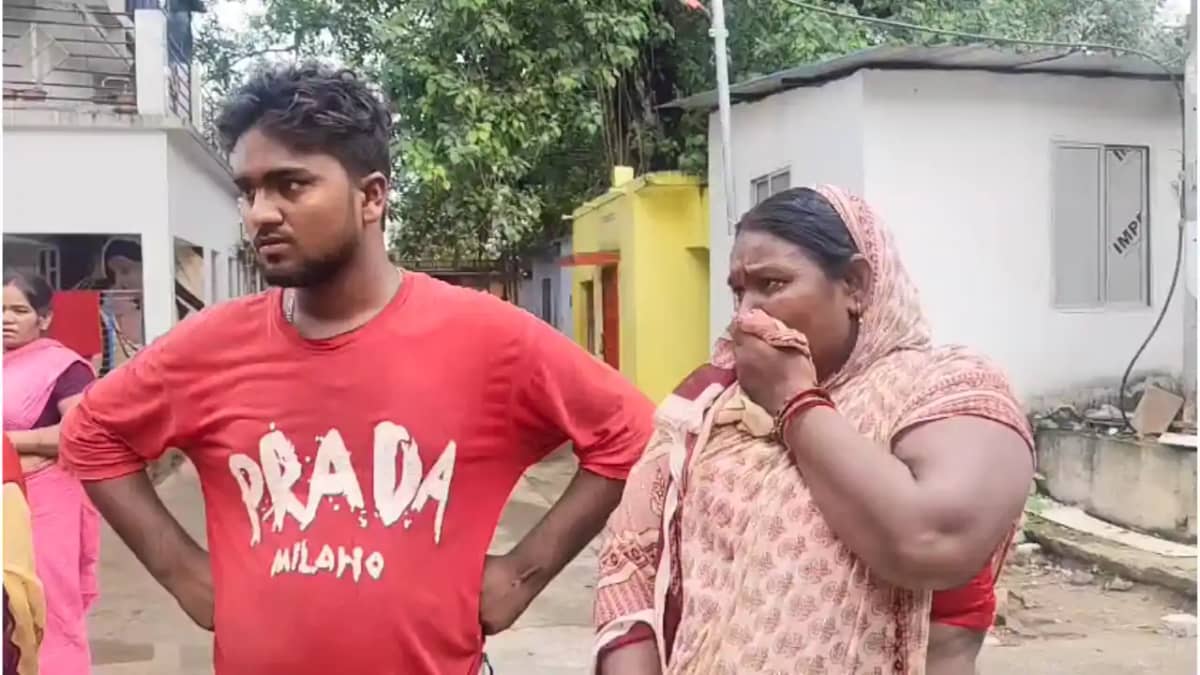 Bihar News : ट्रेन की चपेट में आने से जख्मी महिला की सदर अस् Bihar News : ट्रेन की चपेट में आने से जख्मी महिला की सदर अस्