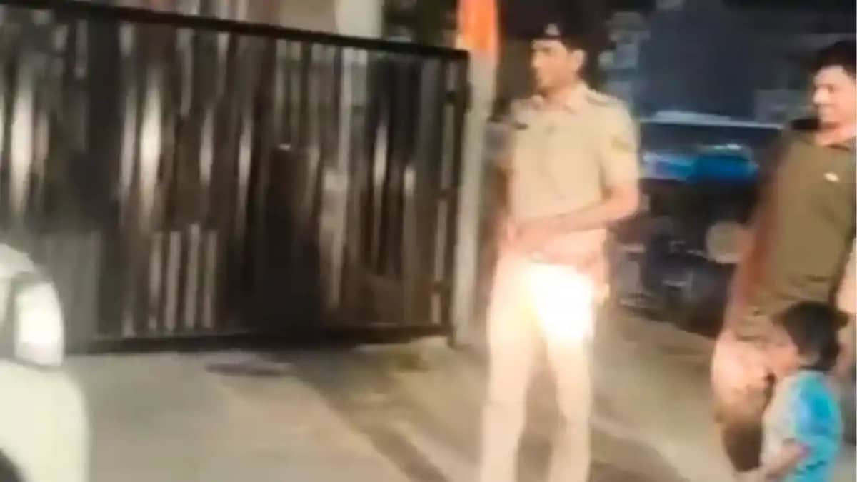 Bihar News : मुजफ्फरपुर में रीलबाज दारोगा पर मेहरबान पुलिस म Bihar News : मुजफ्फरपुर में रीलबाज दारोगा पर मेहरबान पुलिस म
