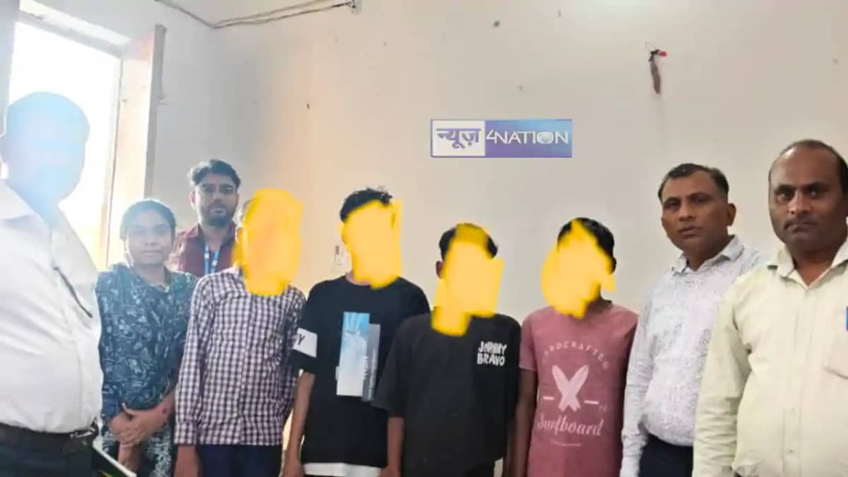 Bihar News : बक्सर में प्रशासन ने चार बाल श्रमिकों को कराया Bihar News : बक्सर में प्रशासन ने चार बाल श्रमिकों को कराया