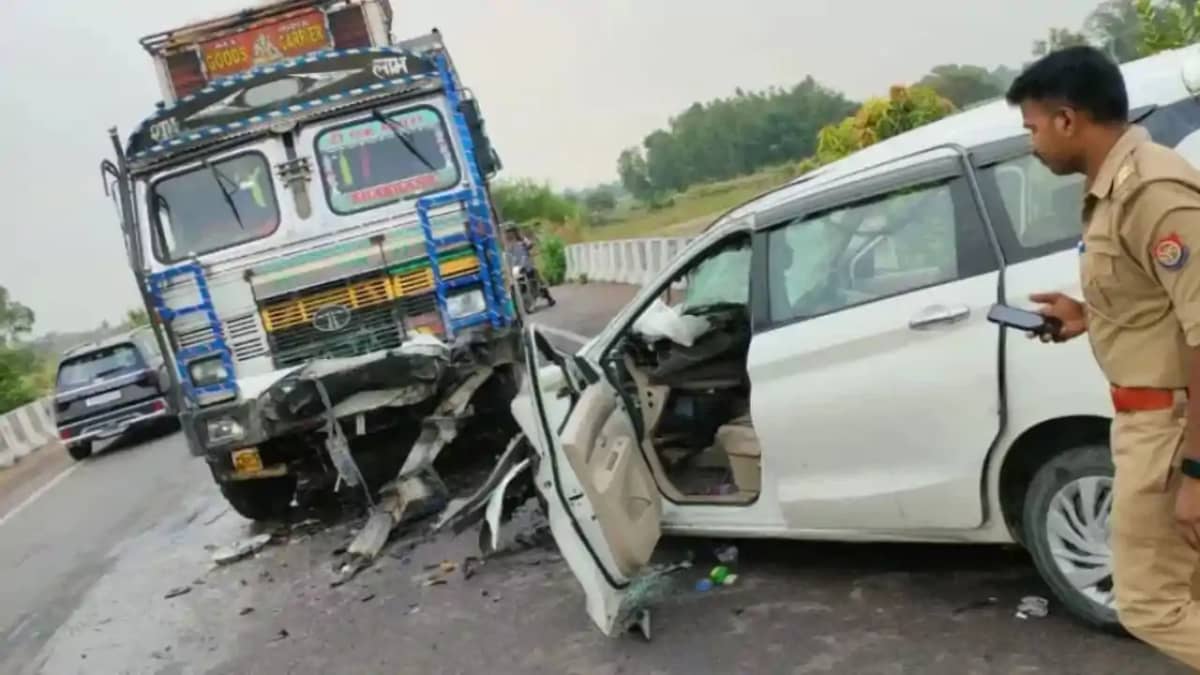 तेज रफ्तार कार और ट्रक की टक्कर, तीन वेटनरी डॉक्टर्स की मौत, तेज रफ्तार कार और ट्रक की टक्कर, तीन वेटनरी डॉक्टर्स की मौत,