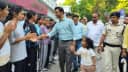 Bihar News : बेटी के साथ समाहरणालय पहुंचे सिवान डीएम विजय प्रकाश मीणा, कबड्डी प्रतियोगिता में शामिल होने जा रही बच्चियों का बढ़ाया उत्साह Bihar News : बेटी के साथ समाहरणालय पहुंचे सिवान डीएम विजय प्रकाश मीणा, कबड्डी प्रतियोगिता में शामिल होने जा रही बच्चियों का बढ़ाया उत्साह