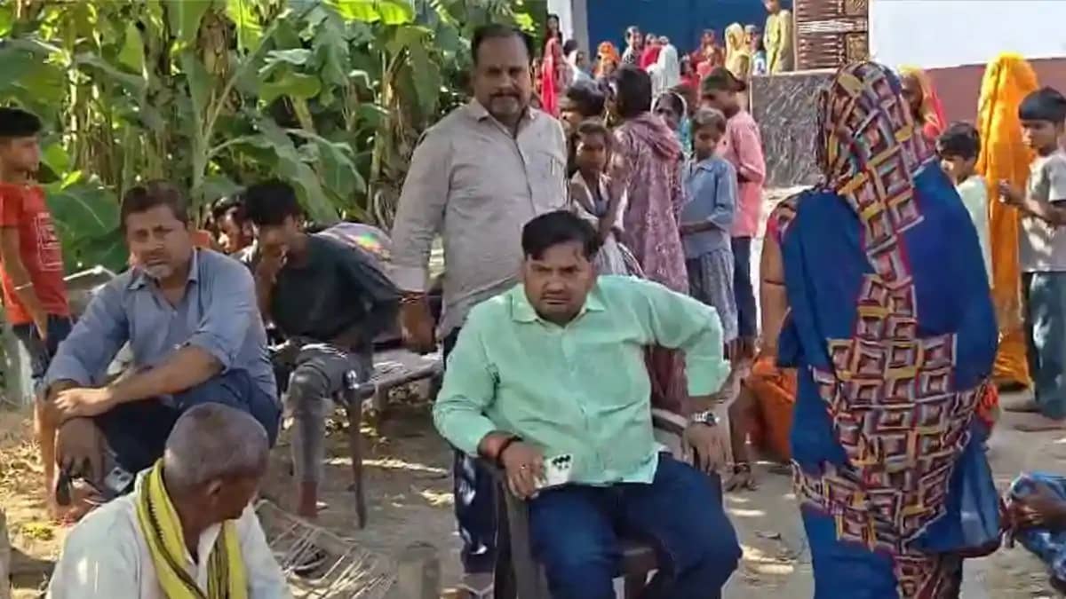Mahua Dumper Crash Kills Two Youths Third Critical Mahua Dumper Crash Kills Two Youths Third Critical