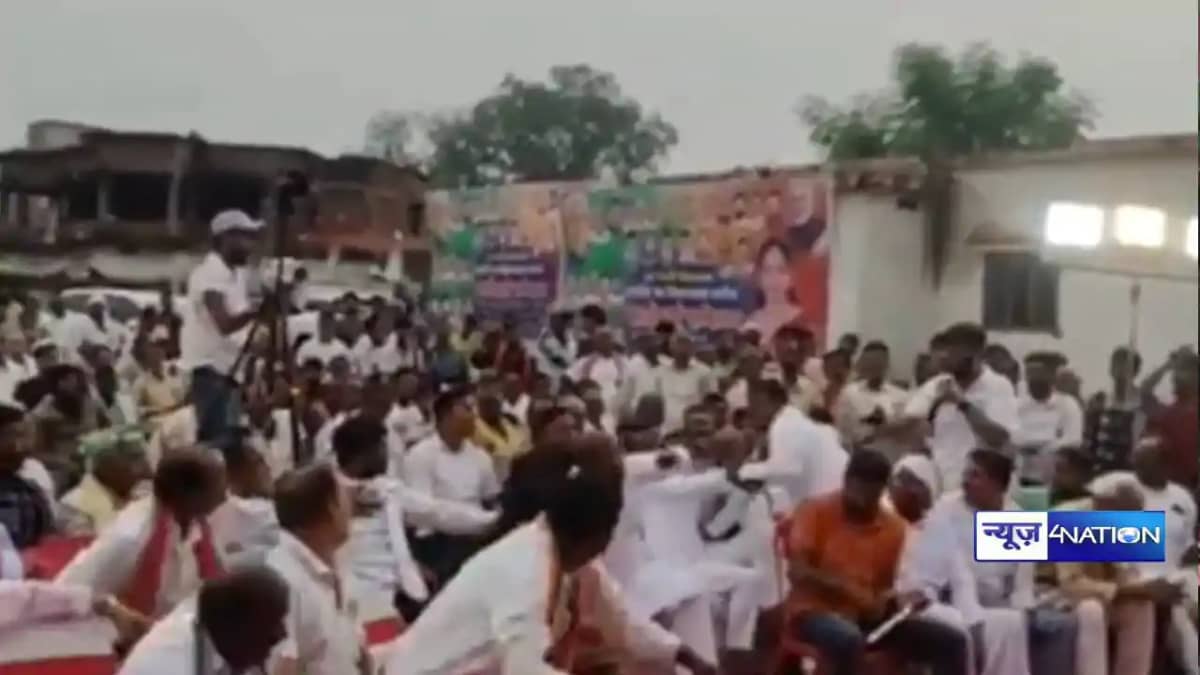 RJD leader slaps JDU leader RJD leader slaps JDU leader