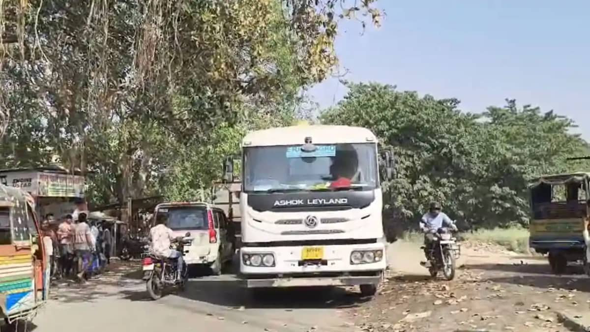 Bihar News: आरा सदर अस्पताल बना जंग का मैदान, मरीज के मौत के Bihar News: आरा सदर अस्पताल बना जंग का मैदान, मरीज के मौत के