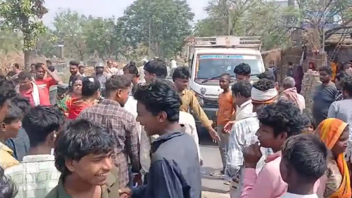 school route blocked students jam Gopalganj Bettiah road school route blocked students jam Gopalganj Bettiah road