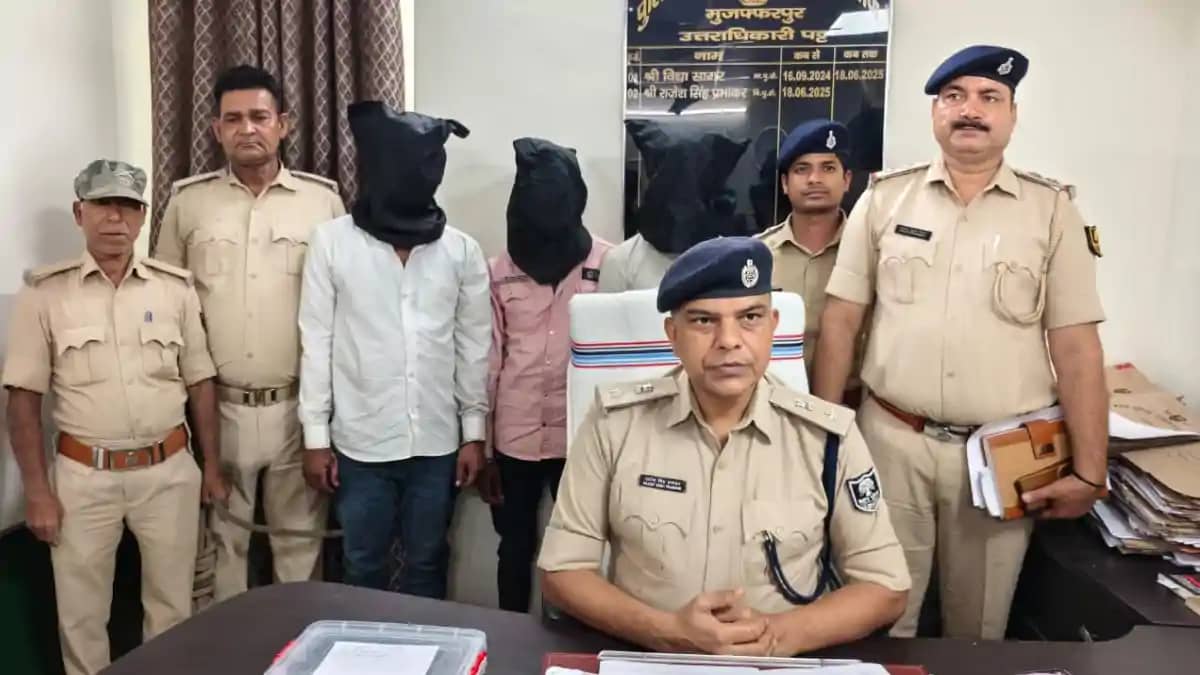 Bihar News : सोशल मीडिया पर हथियार लहराना पड़ा महंगा, मुजफ्फ Bihar News : सोशल मीडिया पर हथियार लहराना पड़ा महंगा, मुजफ्फ