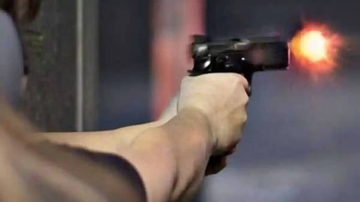 Bihar News: समस्तीपुर में दिनदहाड़े गोलीबारी, बेखौफ अपराधियो Bihar News: समस्तीपुर में दिनदहाड़े गोलीबारी, बेखौफ अपराधियो