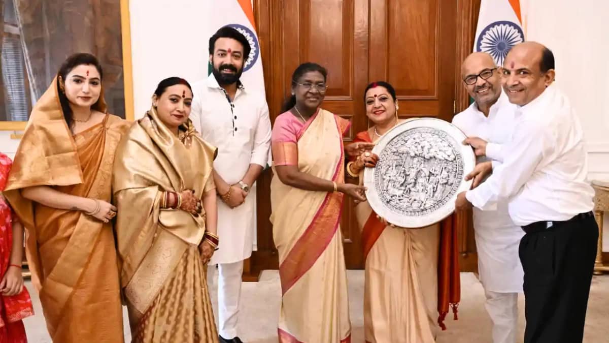 Bihar Political News : खगड़िया सांसद राजेश वर्मा ने परिजनों क Bihar Political News : खगड़िया सांसद राजेश वर्मा ने परिजनों क