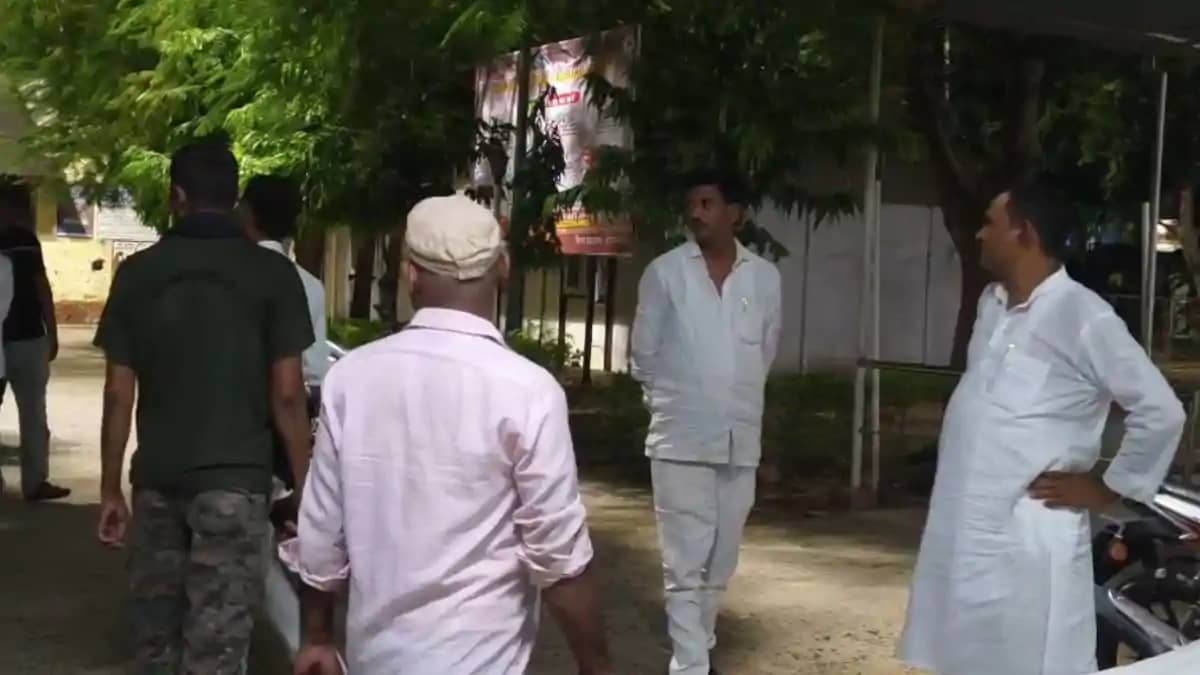 औरंगाबाद में अज्ञात वाहन की चपेट में आने से युवक की दर्दनाक औरंगाबाद में अज्ञात वाहन की चपेट में आने से युवक की दर्दनाक