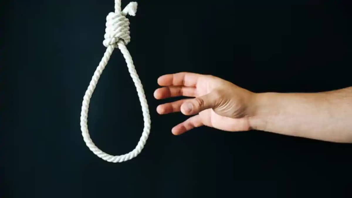 Bihar News : दरभंगा के स्कूल परिसर में युवक का फंदे से लटका Bihar News : दरभंगा के स्कूल परिसर में युवक का फंदे से लटका