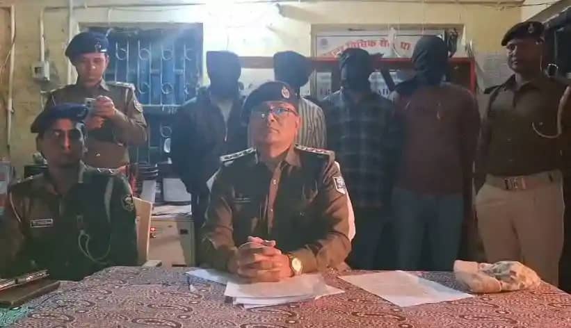 30 लाख की चोरी का 24 घंटे में हिसाब : वैशाली पुलिस ने मुजफ्फ 30 लाख की चोरी का 24 घंटे में हिसाब : वैशाली पुलिस ने मुजफ्फ