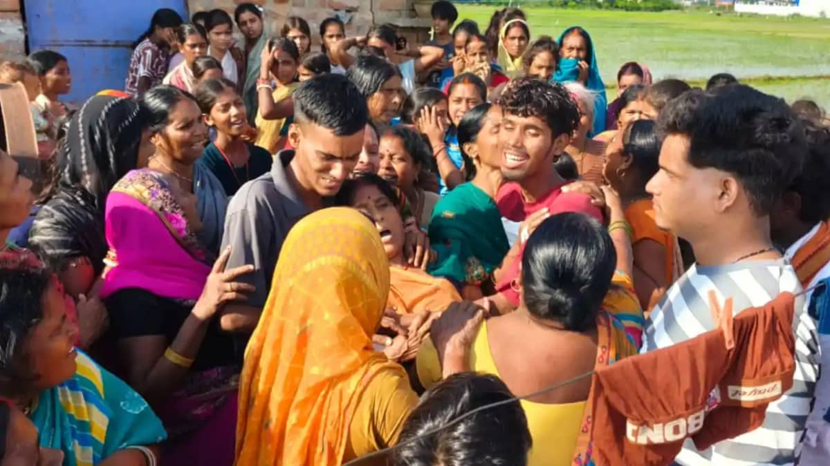 Bihar Crime : नालंदा में सनकी पति ने लोहे के रॉड से पत्नी पर Bihar Crime : नालंदा में सनकी पति ने लोहे के रॉड से पत्नी पर