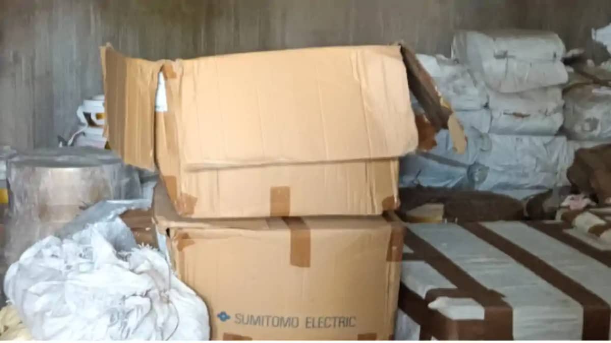 Bihar News : रोहतास में 7 करोड़ का नकली सिगरेट पुलिस ने किया Bihar News : रोहतास में 7 करोड़ का नकली सिगरेट पुलिस ने किया