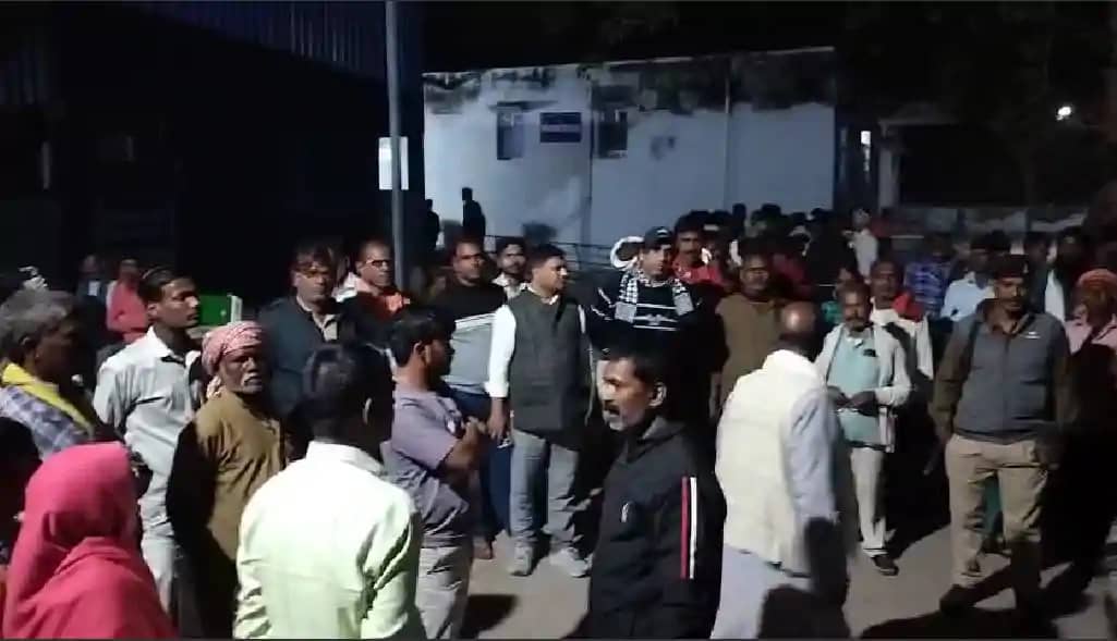 दोस्तों के साथ मछली मारने गया युवक रात भर नहीं लौटा, अब नदी दोस्तों के साथ मछली मारने गया युवक रात भर नहीं लौटा, अब नदी