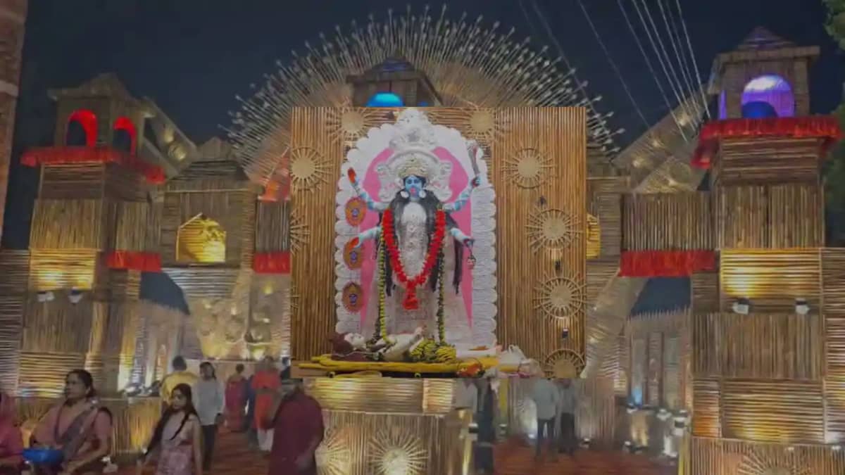 Bihar News: दिवाली के बाद आज काली पूजा की धूम,शहर में बनाए ग Bihar News: दिवाली के बाद आज काली पूजा की धूम,शहर में बनाए ग
