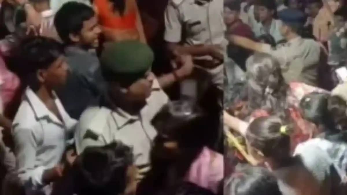 Patna Ravan Dahan: पटना में रावण दहन के बाद भगदड़ जैसे हाला Patna Ravan Dahan: पटना में रावण दहन के बाद भगदड़ जैसे हाला