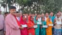 प्रतापपुर पहुंचे कांटी विधायक ई. अजीत कुमार: आगजनी पीड़ितों को बांटे 58,050 रुपये के चेक, मामूली विवाद में युवक की हत्या को बताया बेहद दुःखद प्रतापपुर पहुंचे कांटी विधायक ई. अजीत कुमार: आगजनी पीड़ितों को बांटे 58,050 रुपये के चेक, मामूली विवाद में युवक की हत्या को बताया बेहद दुःखद