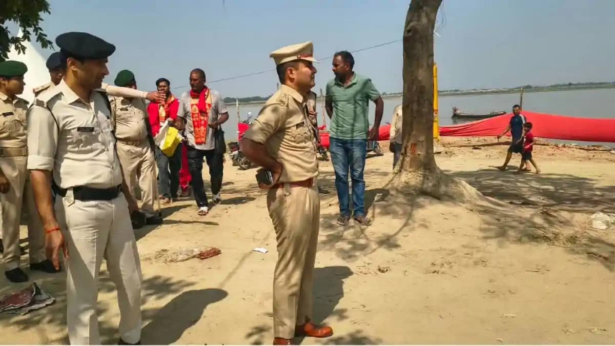 मूर्ति विसर्जन को लेकर अलर्ट मोड पर पटना पुलिस: खुद सड़क पर मूर्ति विसर्जन को लेकर अलर्ट मोड पर पटना पुलिस: खुद सड़क पर