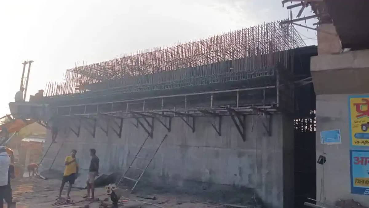 Flyover Centering Collapses on NH 27 in Muzaffarpur Flyover Centering Collapses on NH 27 in Muzaffarpur